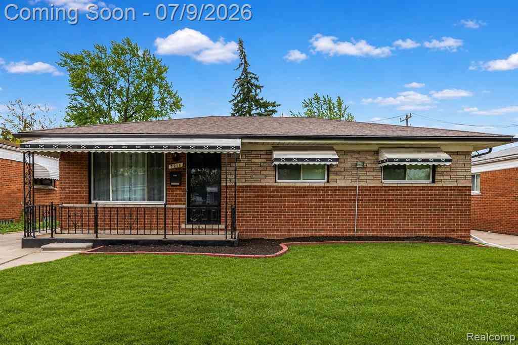 Homes For Sale - 7218 Superior  <br/> Center Line, MI 48015