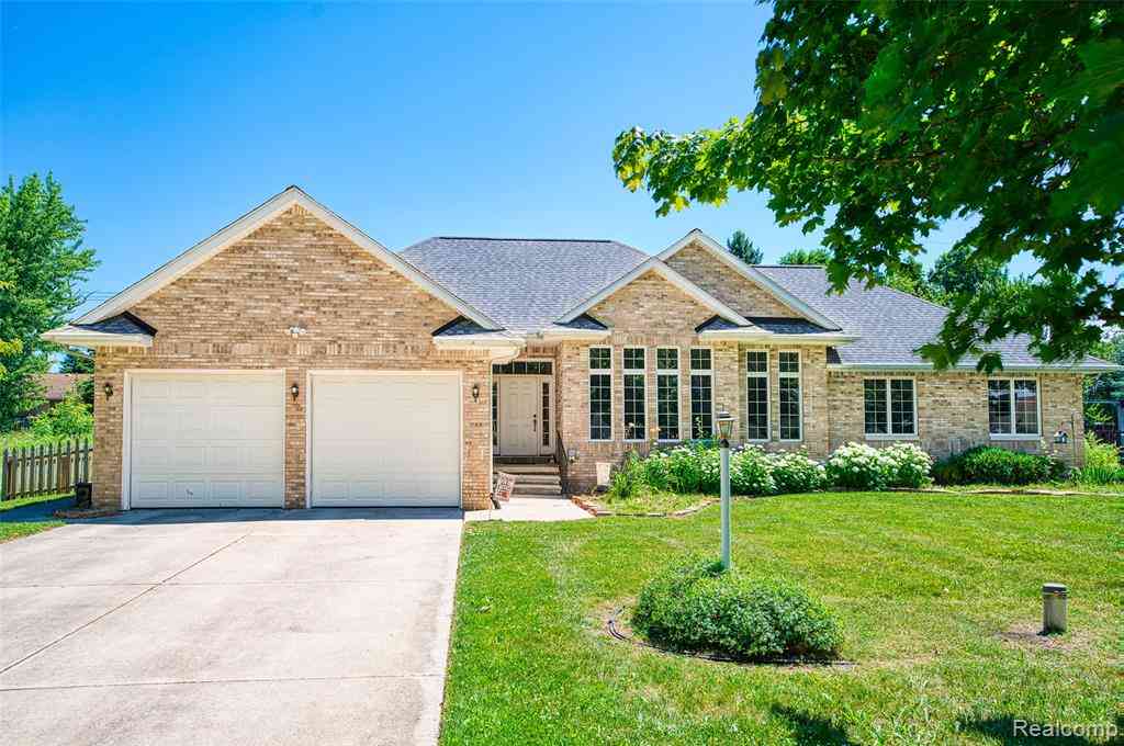 Homes For Sale - 5382 Meadowlawn Road <br/> Fowlerville, MI 48836