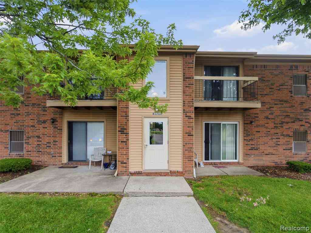 Condo For Sale - 34670 Clarkson Drive W W<br/> Macomb County, Fraser, MI 48026