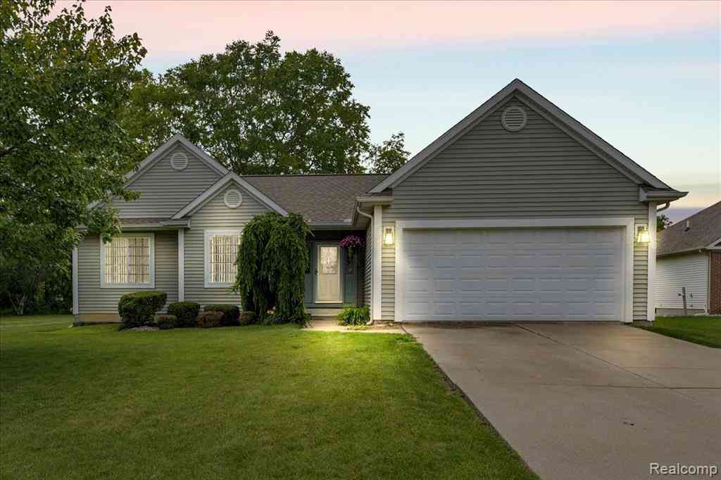 Homes For Sale - 4436 Maplewood Meadows Avenue <br/> Genesee County, Grand Blanc, MI 48439