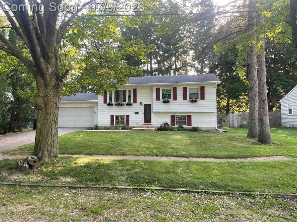 Homes For Sale - 1111 Bretton Drive <br/> Kalamazoo, MI 49006