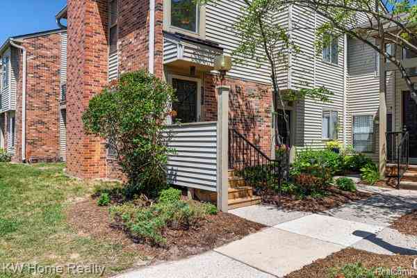 Condo For Sale - 20791 Indian Creek Drive  #78<br/> Oakland County, Farmington Hills, MI 48335