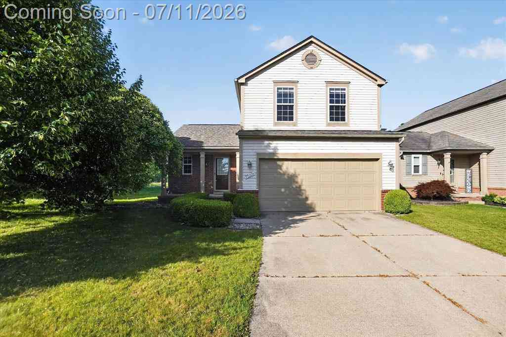 Homes For Sale - 10304 Edgewater Trail <br/> Holly, MI 48442