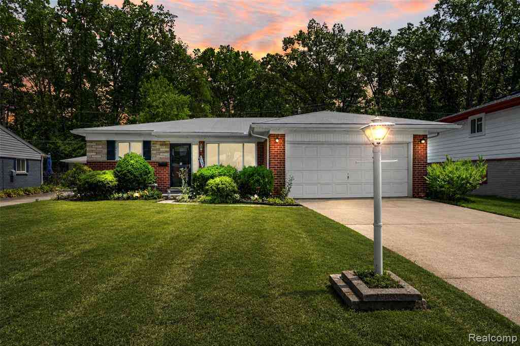 Homes For Sale - 26122 Warner Avenue <br/> Macomb County, Warren, MI 48091
