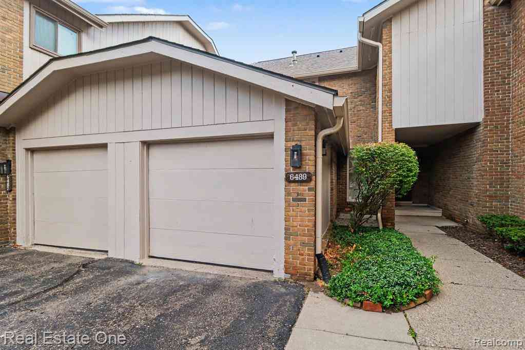Condo For Sale - 6489 Maple Hills Drive <br/> Oakland County, Bloomfield Hills, MI 48301