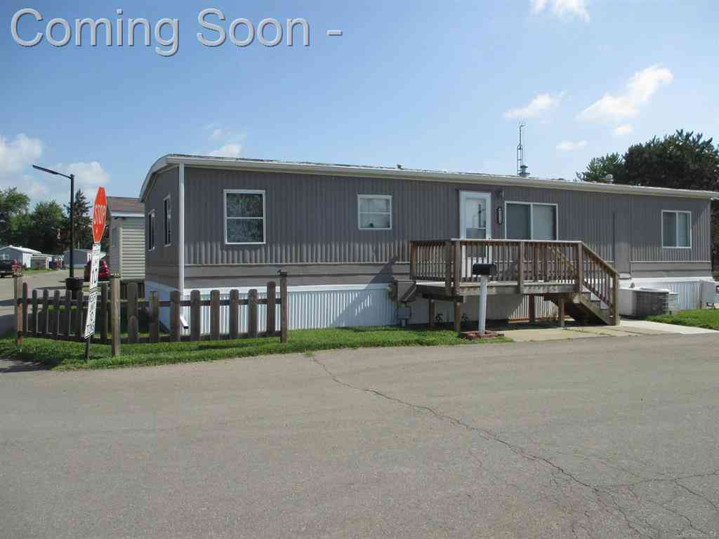 Homes For Sale - 43310 Summit Street <br/> Macomb County, Harrison Township, MI 48045