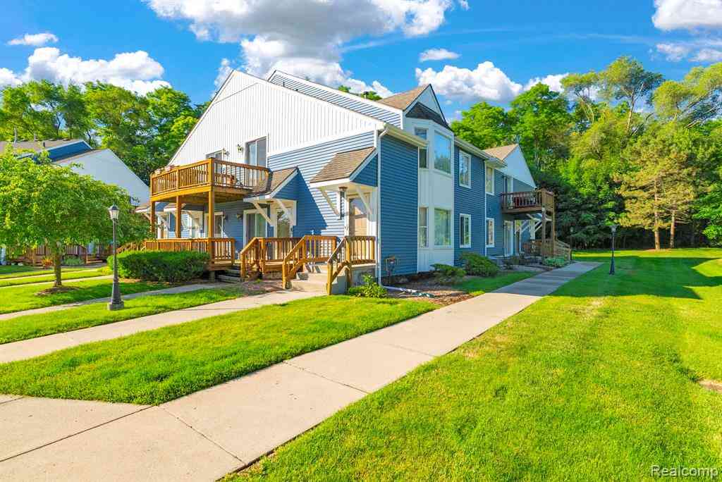 Condo For Sale - 45000 Bayview Drive <br/> Oakland County, Novi, MI 48377
