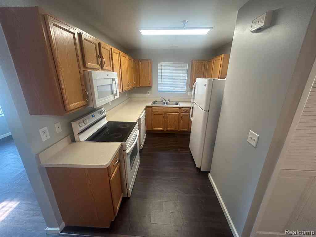 Condo For Rent - 15626 Stone Crossing Drive <br/> Southfield, MI 48075