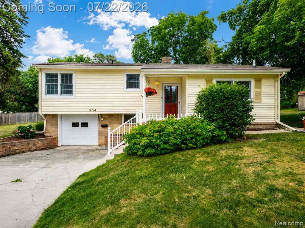 Homes For Sale - 204 Terrace Court <br/> Grand Blanc, MI 48439