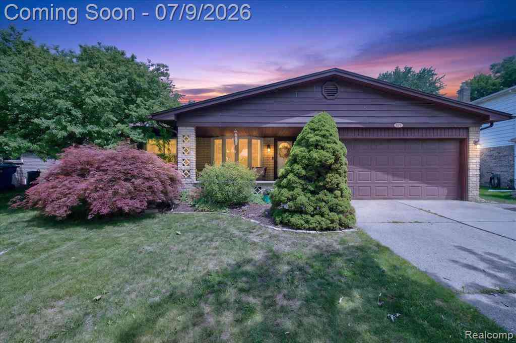 Homes For Sale - 42854 Lombardy Drive <br/> Wayne County, Canton, MI 48187