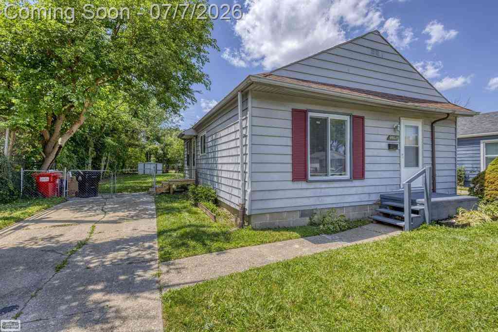 Homes For Sale - 25539 Packard Street <br/> Roseville, MI 48066