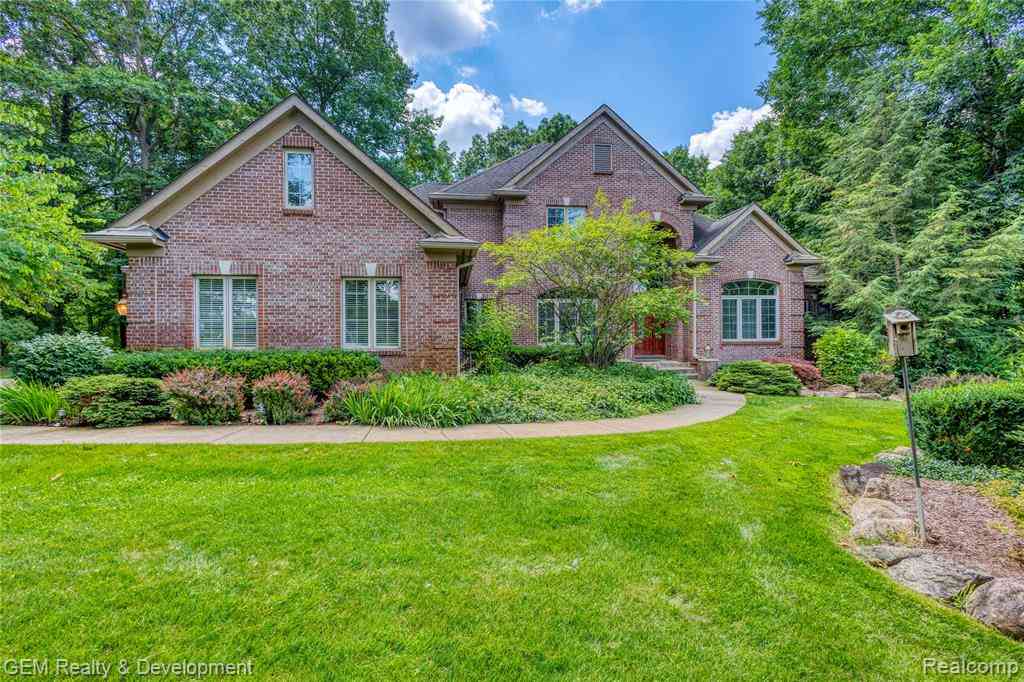 Homes For Sale - 9054 Green Hickory Lane <br/> Fenton, MI 48430