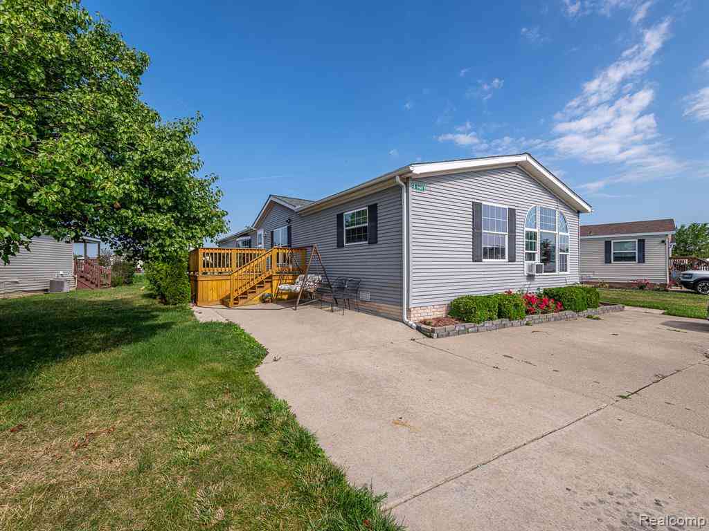 Homes For Sale - 940 Tanner Landing <br/> Monroe, MI 48161