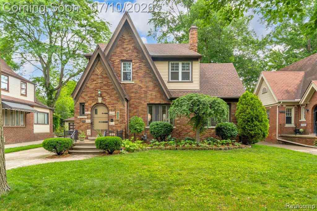 Homes For Sale - 1336 Harvard Road <br/> Wayne County, Grosse Pointe, MI 48230