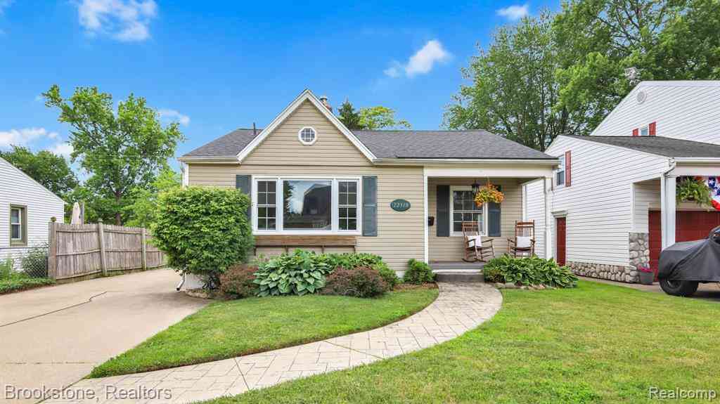 Homes For Sale - 22318 Cedar Street <br/> Macomb County, Saint Clair Shores, MI 48081