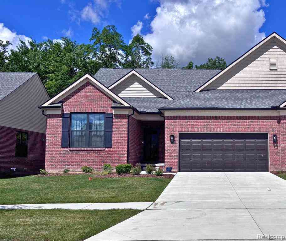 Condo For Sale - 55789 Oak Pointe Drive <br/> Macomb County, Shelby Twp, MI 48315