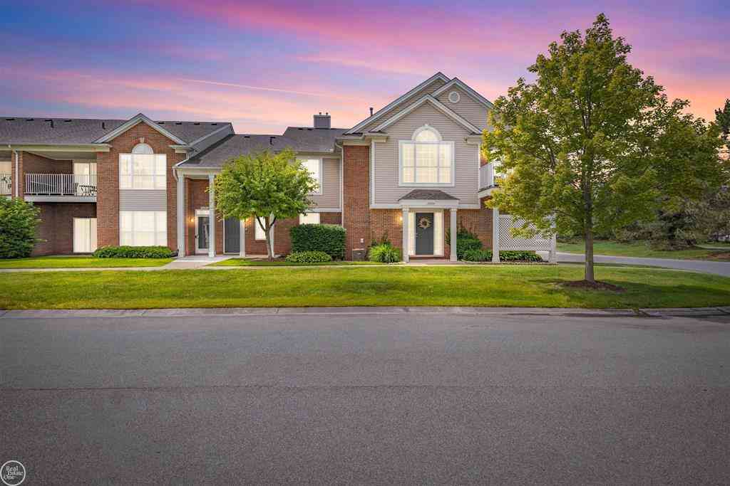 Condo For Sale - 16354 Chatham Drive <br/> Macomb County, Macomb, MI 48044