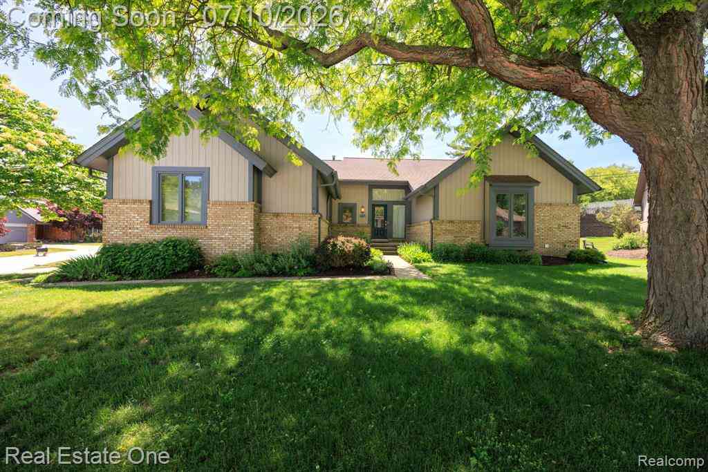 Homes For Sale - 986 River Bend Drive <br/> Rochester, MI 48307