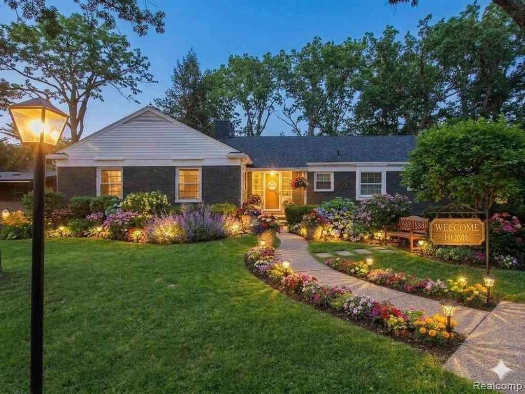Homes For Sale - 330 Cole Road <br/> Monroe, MI 48162