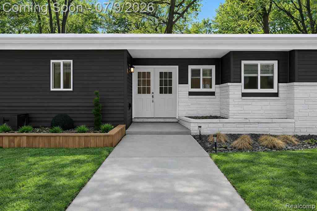 Homes For Sale - 2566 Harrington Road <br/> Rochester, MI 48307