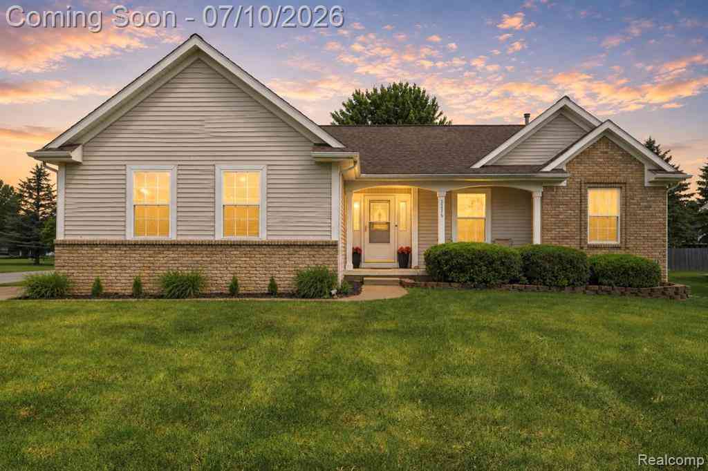 Homes For Sale - 5275 E Maple Avenue <br/> Grand Blanc, MI 48439