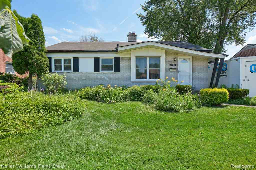 Homes For Sale - 5110 Lyons Circle S S<br/> Macomb County, Warren, MI 48092
