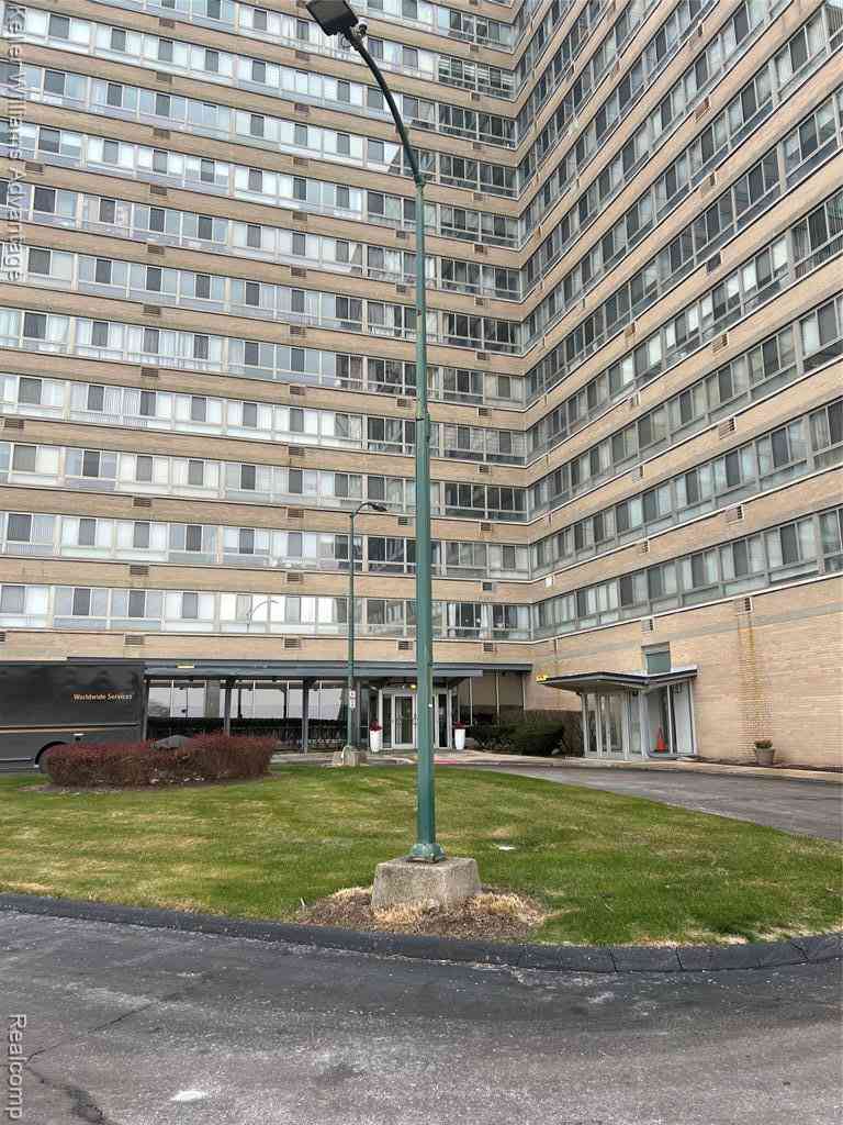 Condo For Sale - 8900 E Jefferson Avenue  #323<br/> Wayne County, Detroit, MI 48214