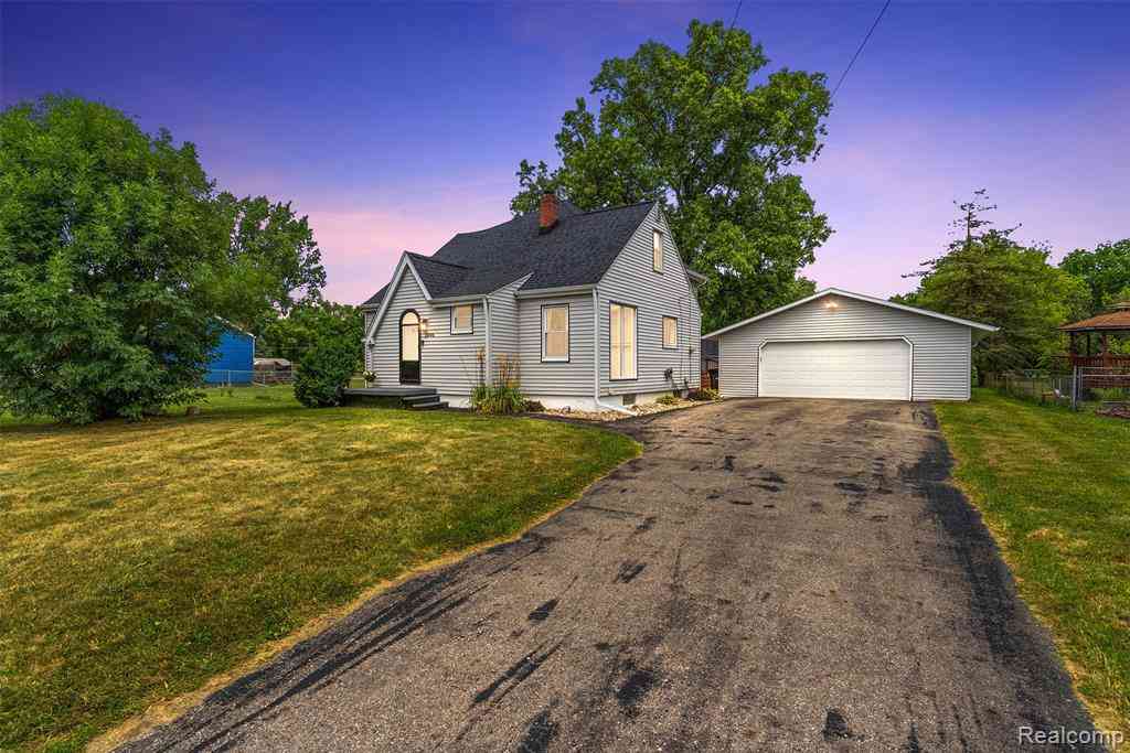 Homes For Sale - 2496 Stockbridge Street <br/> Burton, MI 48509