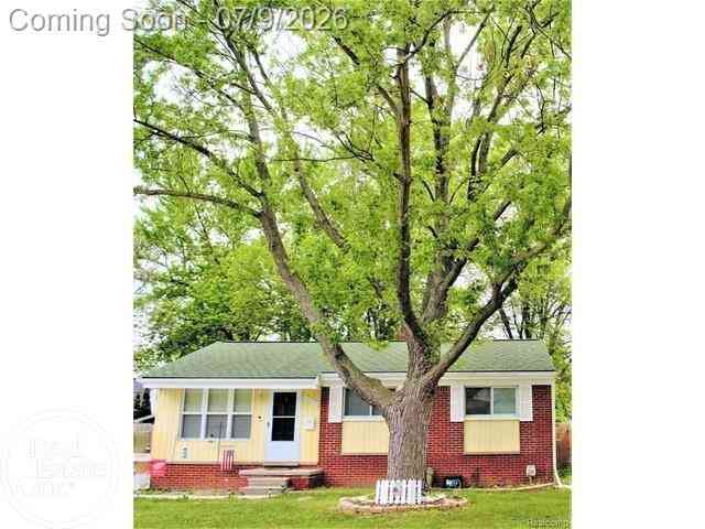 Homes For Sale - 22513 Avon Street <br/> Macomb County, Saint Clair Shores, MI 48082