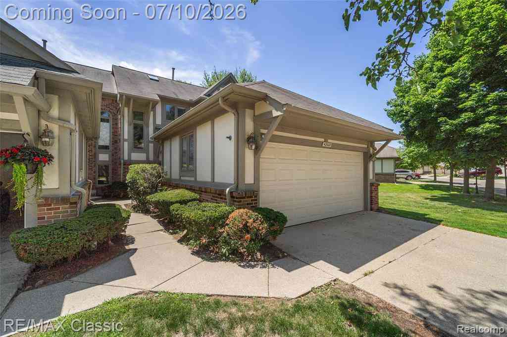 Condo For Sale - 42027 Saratoga Circle <br/> Wayne County, Canton, MI 48187