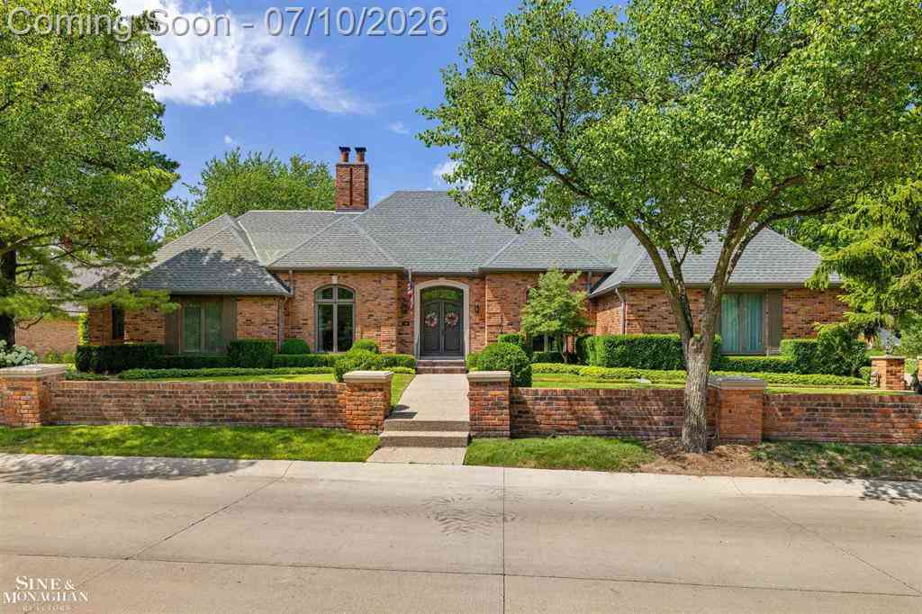Condo For Sale - 20 Windemere Place <br/> Wayne County, Grosse Pointe Farms, MI 48236