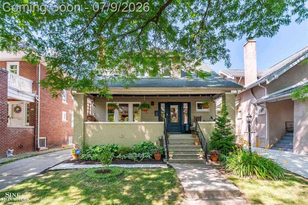 Homes For Sale - 1025 Beaconsfield Avenue <br/> Wayne County, Grosse Pointe Park, MI 48230