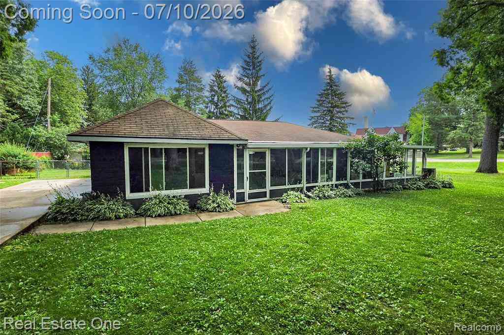 Homes For Sale - 875 S Grey Road <br/> Oakland County, Auburn Hills, MI 48326