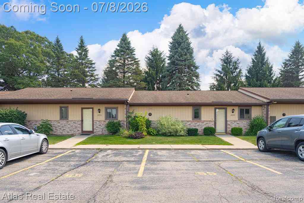 Condo For Sale - 2255 N Milford Road <br/> Oakland County, Highland, MI 48357