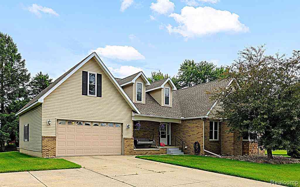 Homes For Sale - 18570 Hollie Drive  <br/> Macomb County, Macomb, MI 48044