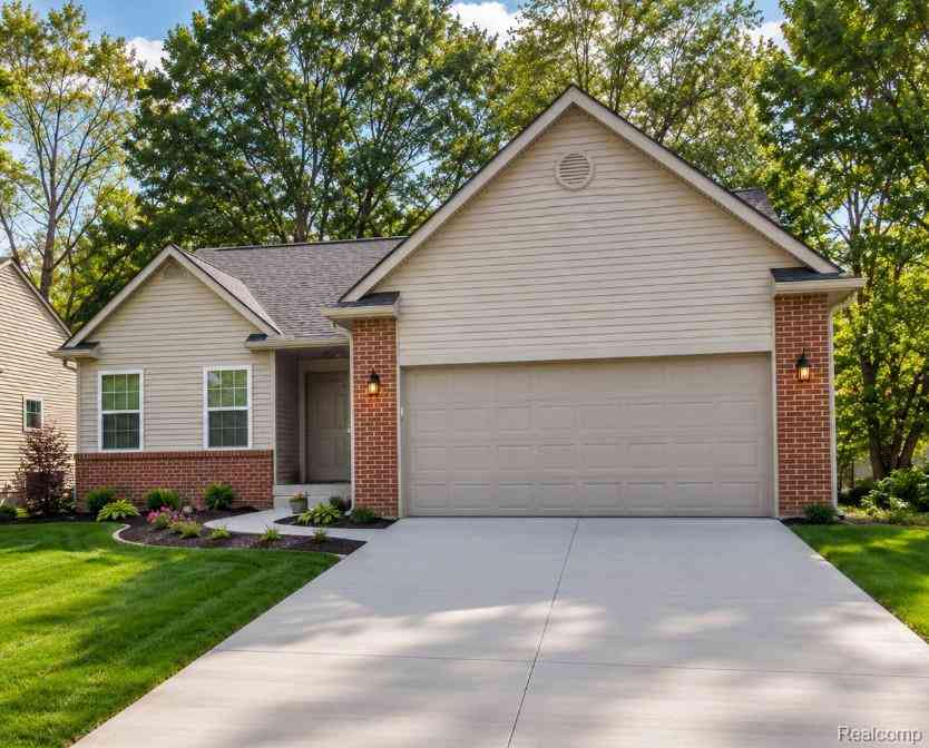 Condo For Sale - 11477 Hidden Oaks Drive <br/> Clio, MI 48420
