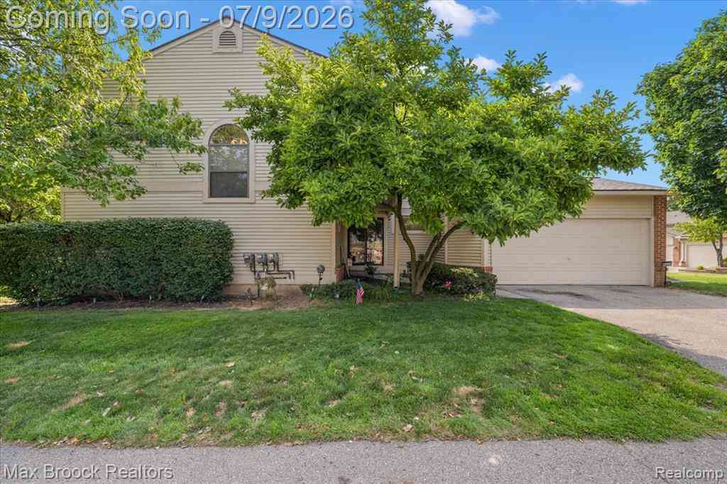 Condo For Sale - 5601 Drake Hollow Drive W W<br/> West Bloomfield, MI 48322