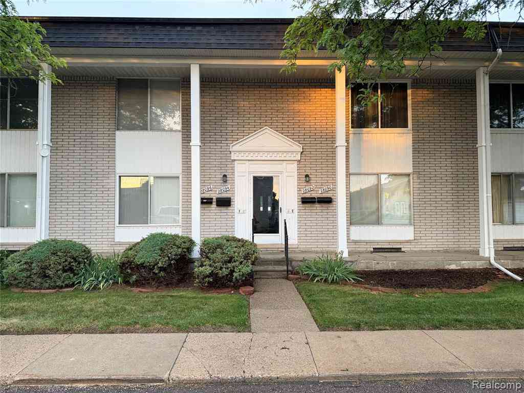 Condo For Rent - 28096 Universal Drive <br/> Warren, MI 48092
