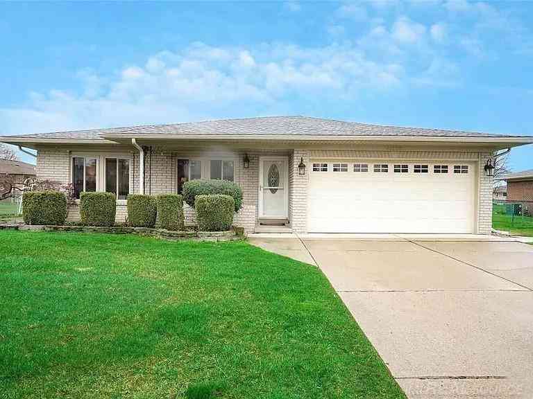 Homes For Sale - 41223 Sesame Drive <br/> Macomb County, Sterling Heights, MI 48314