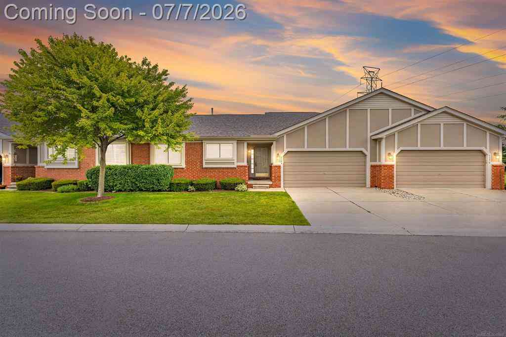 Condo For Sale - 42284 Aspen Court <br/> Clinton Township, MI 48038