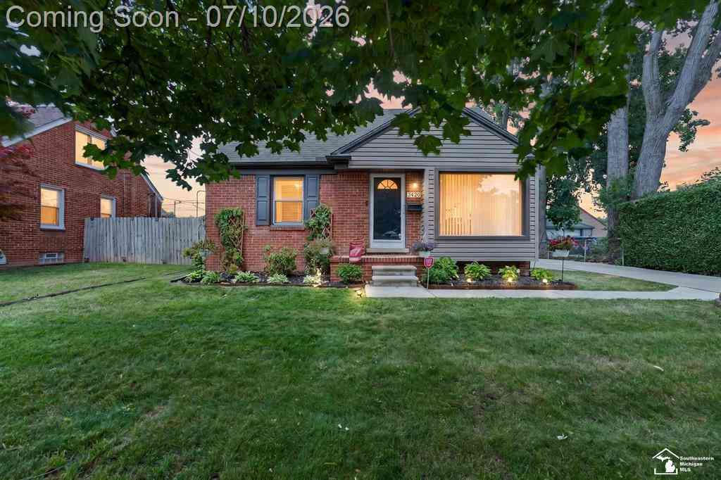 Homes For Sale - 2420 Applewood Avenue <br/> Wayne County, Lincoln Park, MI 48146
