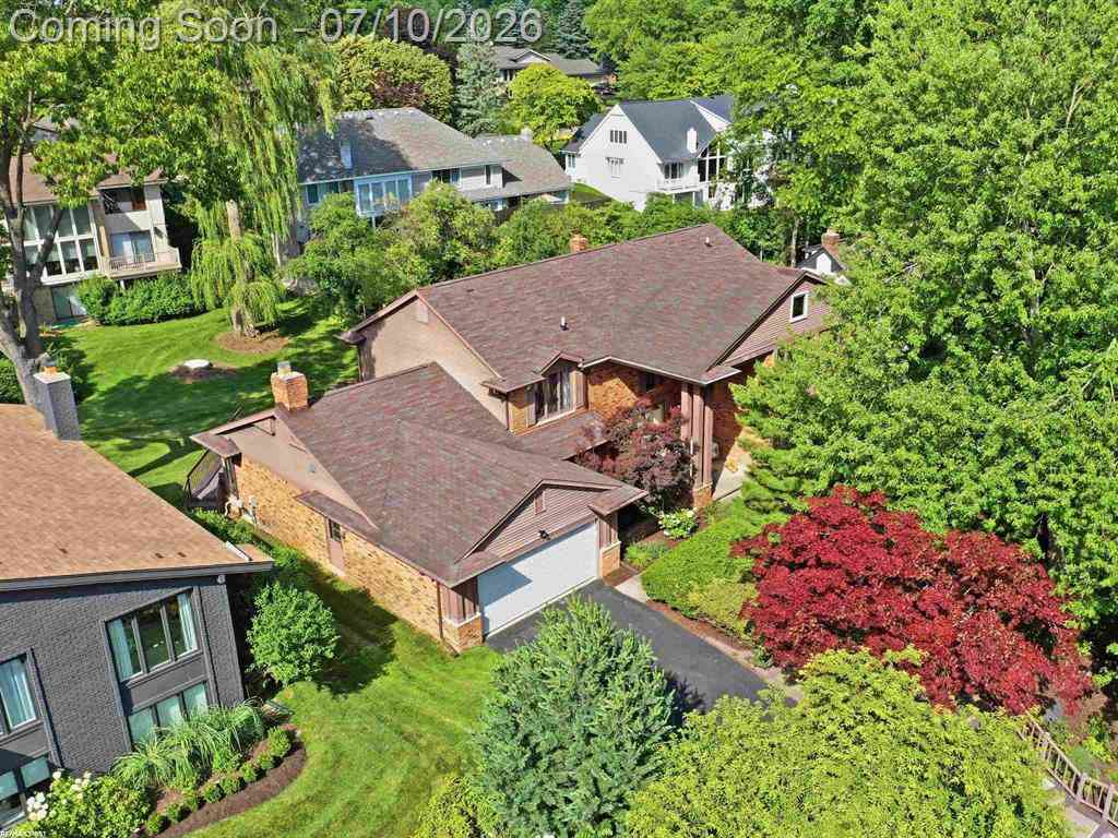 Homes For Sale - 4677 Rolling Ridge Road <br/> West Bloomfield, MI 48323