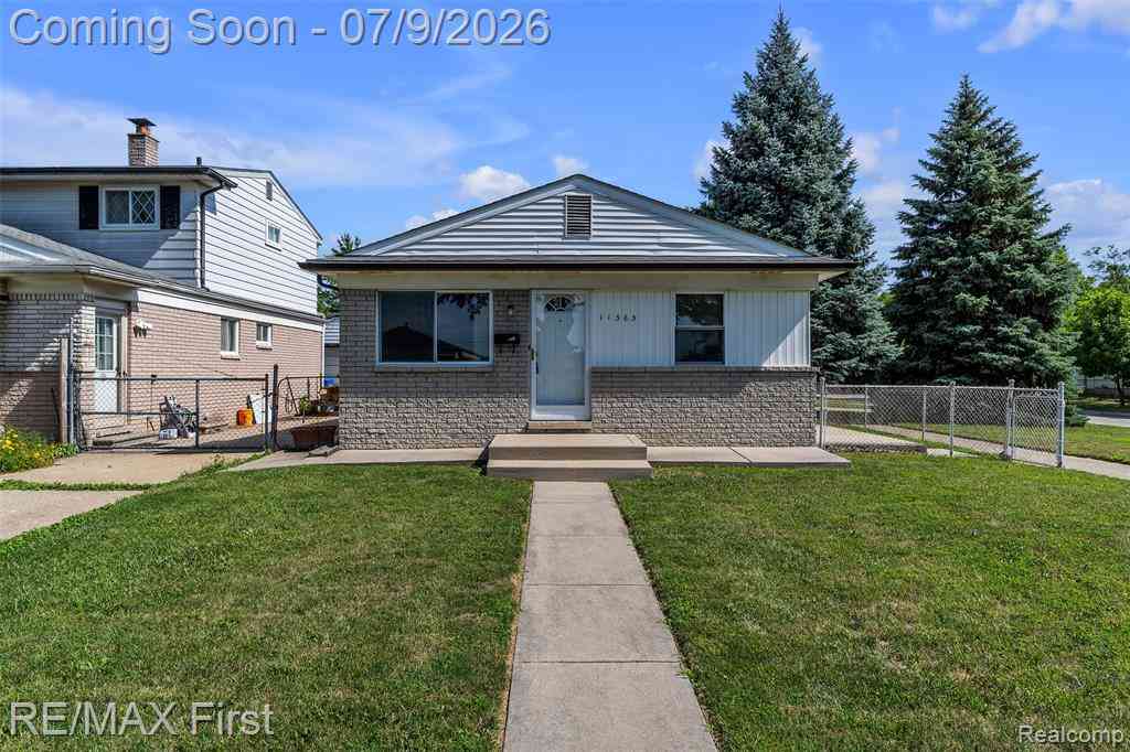 Homes For Sale - 11363 Coolidge Avenue <br/> Macomb County, Warren, MI 48089