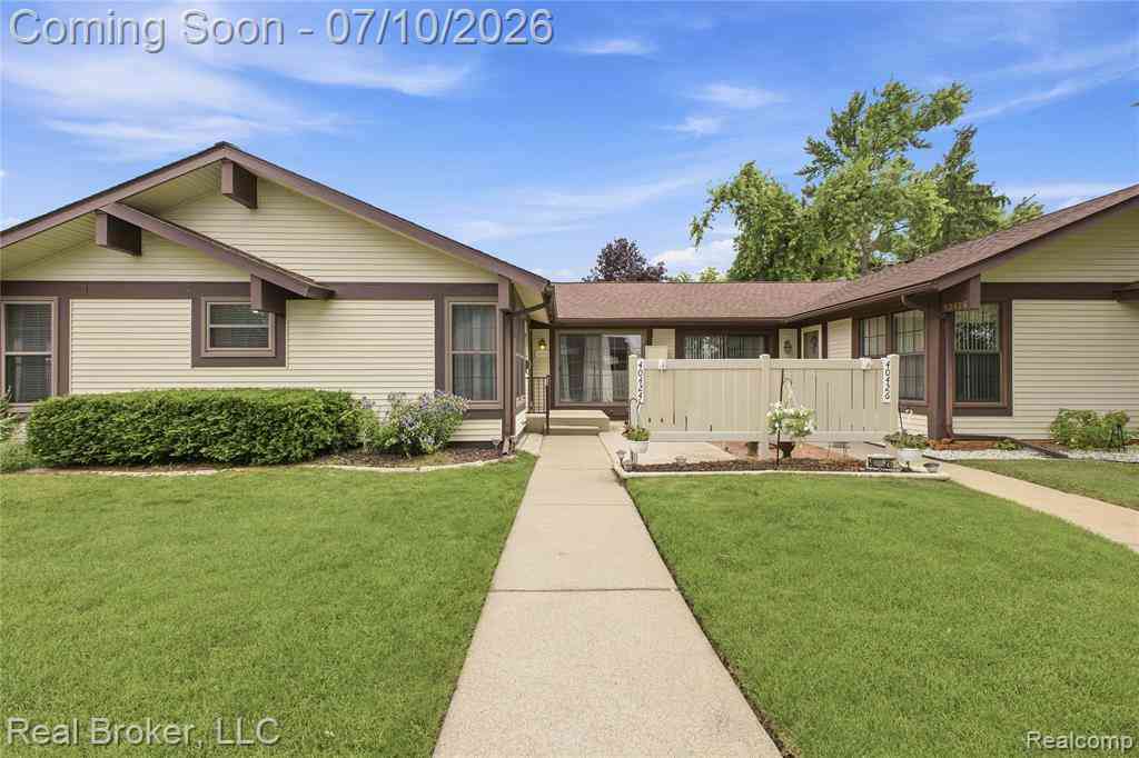 Condo For Sale - 40424 Newport Drive  #73<br/> Wayne County, Plymouth, MI 48170