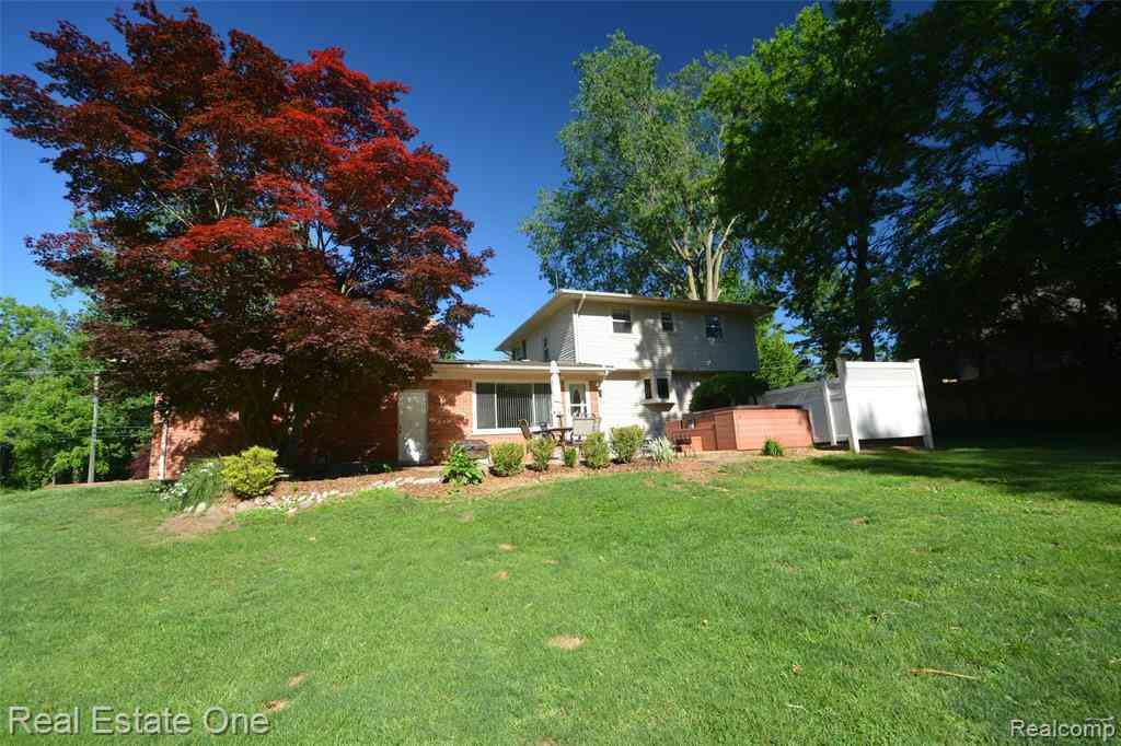 Homes For Sale - 615 Willard Avenue <br/> Rochester, MI 48307