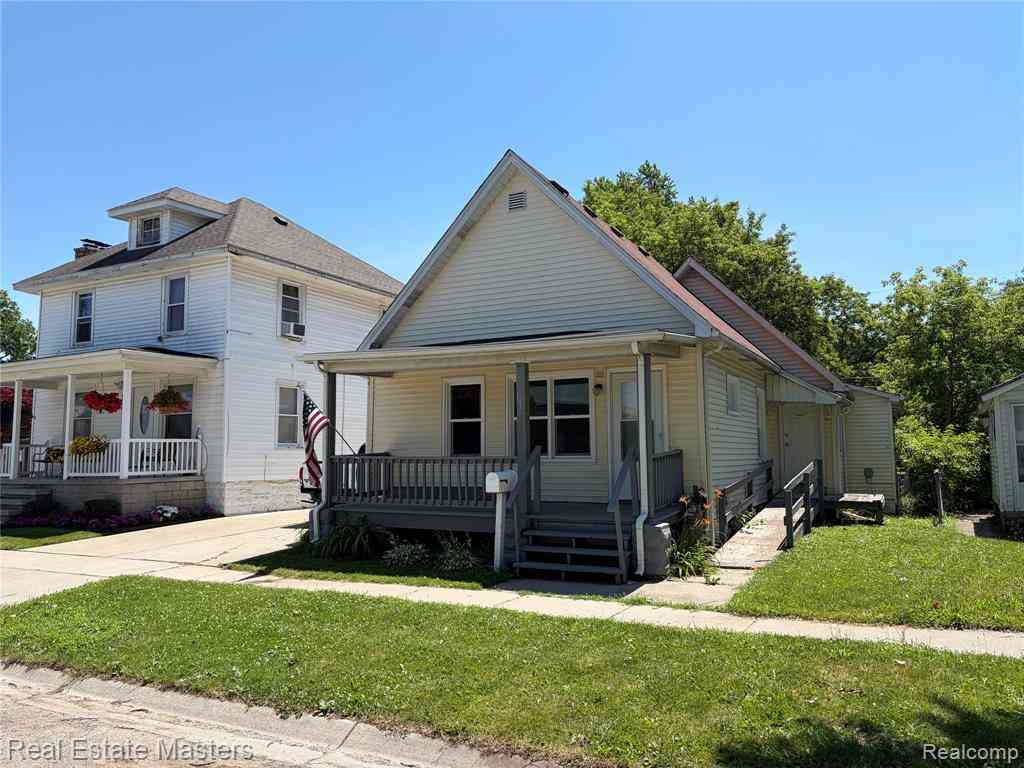 Homes For Sale - 1016 Gillett Street <br/> Saint Clair County, Port Huron, MI 48060