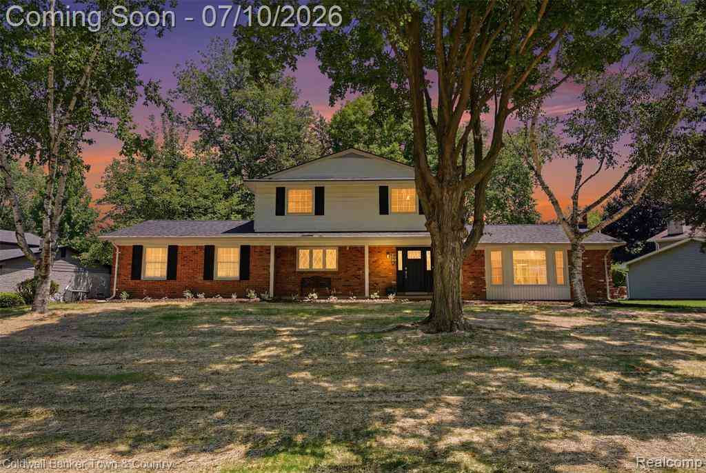 Homes For Sale - 4301 Macqueen Drive <br/> West Bloomfield, MI 48323