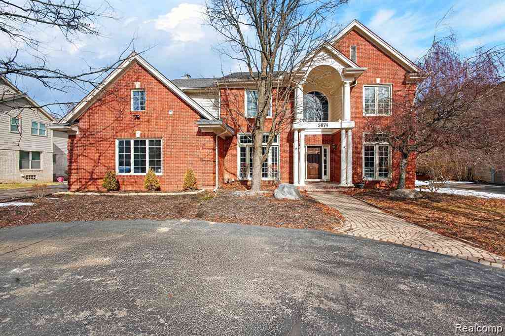 Homes For Sale - 5874 Orchard Woods Drive <br/> West Bloomfield, MI 48324