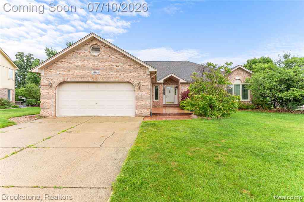 Homes For Sale - 53725 Arabian Trail <br/> Macomb County, Macomb, MI 48042