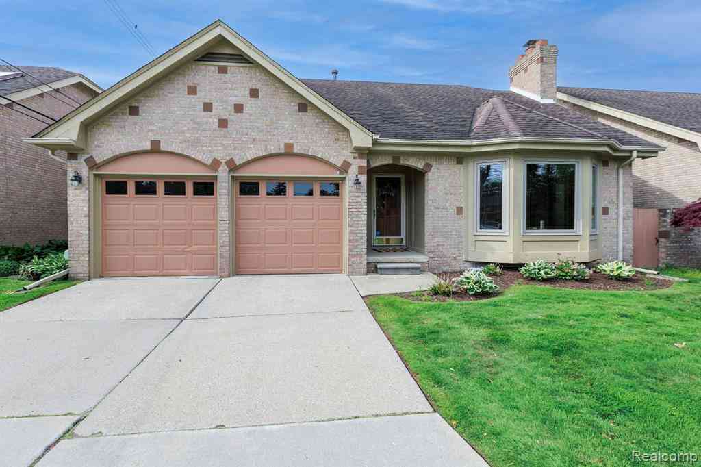 Condo For Sale - 22560 Van Street <br/> Macomb County, Saint Clair Shores, MI 48081